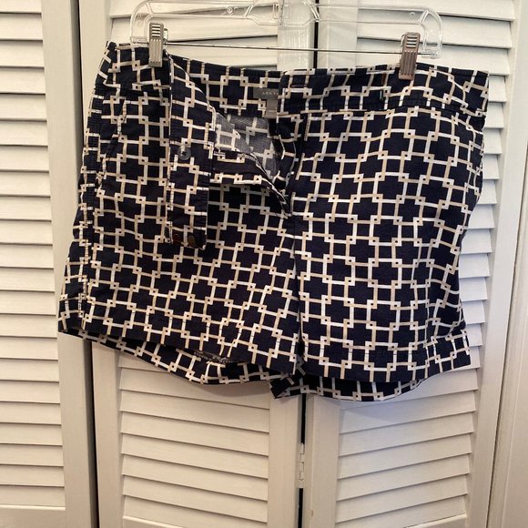 Ann Taylor Pants - Ann Taylor women shorts in blue geometric design,
